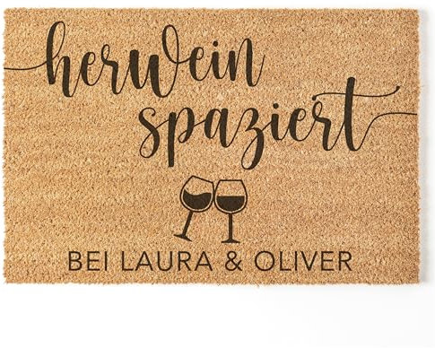 DEL MÀ Unique & Personal Fußmatte Wein Spruch lustige Fussmatte personalisiert aus Kokosfasern für Innen Geschenk Einzugsgeschenk Wohnung Fuß abtreter Schutzfangmatte 60x40 cm (Herweinspaziert)