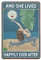 QQIAEJIA and She Lived Happily Ever After Poster zum Aufhängen, Retro-Wand-Kunstdruck, Home-Bar, Wanddekoration, Metallschild, 30 x 20 cm