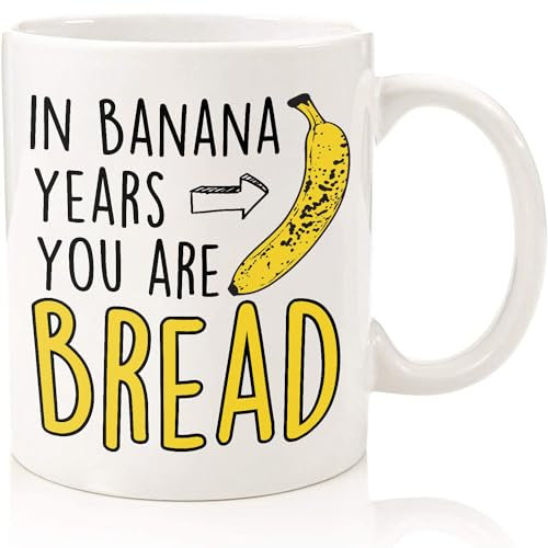 Divertida taza de café con texto en inglés In Banana Years You Are Bread de 325 ml, regalos de cumpleaños para personas mayores, ancianos, abuela, abuelo, mamá, papá, hermana, hermano, regalos