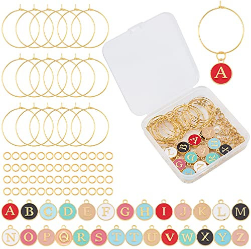 SUNNYCLUE 1 Caja de 26 Juegos de Identificadores de Bebidas Marcadores de Etiquetas de Copa de Vino Colgantes de Esmalte de Aleación de Letras del Alfabeto Anillos de Latón Anillos de Salto