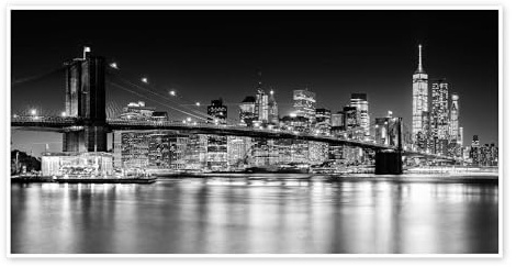 Posterlounge New York City Skyline bei Nacht, Brooklyn Bridge I Poster | 100 x 50 cm von Sascha Kilmer Schwarz-Weiß Wandbilder Wanddeko