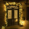 Gravidus Künstliche Tannengirlande 5m - Weihnachtsdeko mit Lichterkette, 36 Kugeln in Rot-Gold, LED Beleuchtung - Ideal für Innen- und Außenbereich