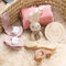 Youuys 7-Teilig Baby Geschenk zur Geburt für Neugeborene, Baby Geschenk Mädchen Junge, Badetücher, Rassel, Holzspielzeug, Meilensteinkarten, Socken, Bürste, Geschenkverpackung, Babyparty (Hase)