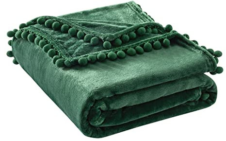 MIULEE Kuscheldecke Fleecedecke Flanell Decke mit Pompoms Einfarbig Wohndecken Couchdecke Flauschig Überwurf Mikrofaser Tagesdecke Sofadecke Blanket, 125x150cm, Dunkelgrün