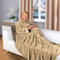 Gräfenstayn® Kuscheldecke mit Ärmeln und Fußtasche - Flauschige Decke zum anziehen - Öko-tex Standard 100 - Ärmeldecke für Damen & Herren - TV-Decke (Hellbraun, 200x170cm)