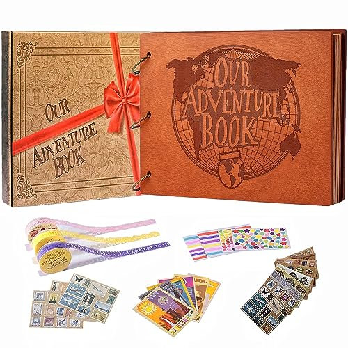 Our Adventure Book, Scrapbook mit 3D-Holzeinband - 30.3 cm x 19.4 cm, zeitloses Erinnerungstagebuch für unvergessliche Abenteuer und wertvolle Augenblicke, ideal für Jubiläen, Reisen, Geschenke für