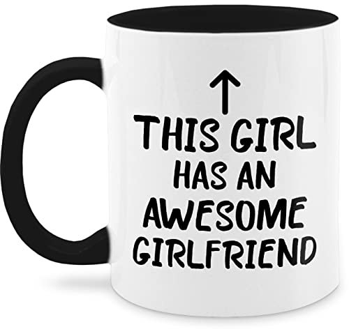 Tasse Tassen 325ml - Valentinstag Partner Freund & Freundin - This Girl has an awesome Girlfriend Pärchen Geschenk Lesben Lesbian Relationship Lesben Geschenkidee - 325 ml - Schwarz - geschenke