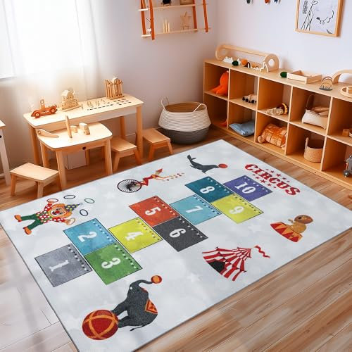 Carpettex Kinderteppich rutschfest | Himmel und Hölle Circus Design 160 x 230 cm | Kein Abwurf | Kurzflor und Waschbarer Spielteppich für Kinderzimmer für Mädchen und Jungen | Grau, Löwe, Zelt