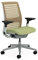 Steelcase Think Ergonomischer Bürostuhl mit LiveBack Lumbalstütze, 4D-Armlehnen, nachhaltigem Design Spross