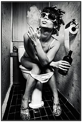 Wallario Black and White Edition - Wandbild Kloparty - Sexy Frau auf Toilette mit Zigarette und Schnaps in Premiumqualität, Poster mit schwarzem Rahmen, Größe: 61 x 91,5 cm