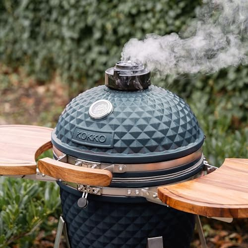 Kamado Kokko 18 - Nouvelle édition 18 = taille standard (46 cm x 69 cm) Bon compromis entre sa taille et sa rapidité d’allumage Diamètre de la grille : 37 cm Bleu océan