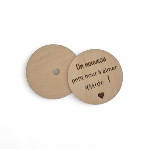 Magnet en Bois pour Annonce de Grossesse, Message 'Un Nouveau Petit Bout à Aimer Arrive', Design Coeur