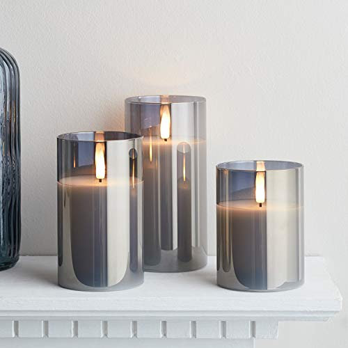 Lights4fun Lot de 3 Bougies Piliers TruGlow® avec Bougeoir en Verre Couleur Gris Fumé à Piles et LED Blanc Chaud pour Intérieur avec Télécommande