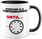 Tasse Fotograf Geschenk, Everyone is a photographer - Until … Geschenkidee Kameramann Kaffee-Becher Kaffeetasse Tasse mit Spruch Kamera fotografieren Objektiv (Weiß/Schwarz)