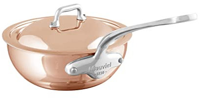 Mauviel M'6S Sauteuse incurvée à 6 couches en cuivre poli et acier inoxydable avec couvercle, poignées en fonte d'acier inoxydable, 2,1 L, fabriquée en France