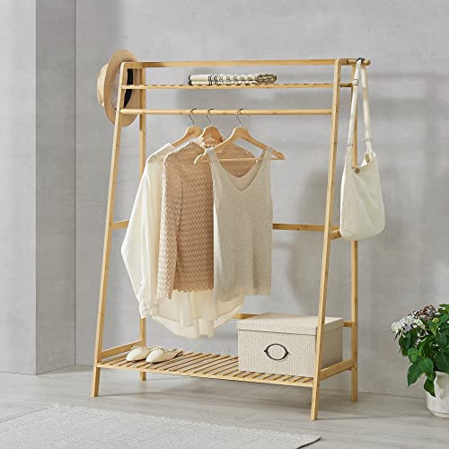 [en.casa] Portant à Vêtement Solide Garde-Robe avec Barre de Penderie 2 Crochets 2 Surfaces de Rangement Bambou 139 x 100 x 40 cm Naturel