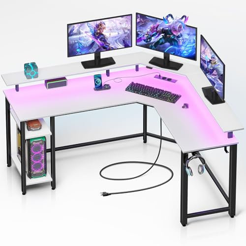 Rolanstar Scrivania Gaming Angolare con LED, Scrivania a L con Prese e Porte USB, Supporto per Monitor e Ripiano, Tavolo a Forma di L Reversibili con 2 Ganci (Bianco, 134,5 x 117,5 x 86,9cm)