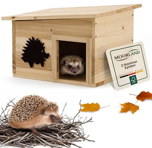 Moorland Igelhaus winterfestes Schlafhaus aus FSC®-Holz Boden Dach Garten | 32x26cm mit belüfteter Labyrinth-Eingang festes wetterfestes Igelhotel Überwinterung Überwinterungs- FSC-Holz belüftetem IH7