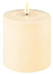 ReWu LED Kerze Deluxe Homeart, Indoor LED-Kerze mit realistischer Flamme auf einem Echtwachsspiegel, warmweißes Licht - Creme 10 x 10 cm