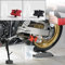 Lorababer Kit de Machine de Nettoyage de chaîne de Moto Brosse nettoyant Couvre chaînes Dispositif de Lubrification Accessoire de Lubrification adapté à Tous Les modèles (Rouge)