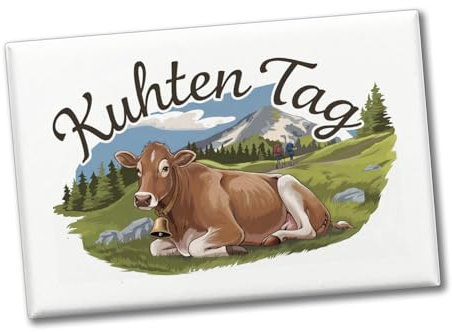 Braune Kuh auf Gras Souvenir Souvenir Magnet mit Spruch Kuhten Tag Perfekt für Wanderer Braune Kuh mit Glocke in Berglandschaft umgeben von Nadelbäumen und Gras