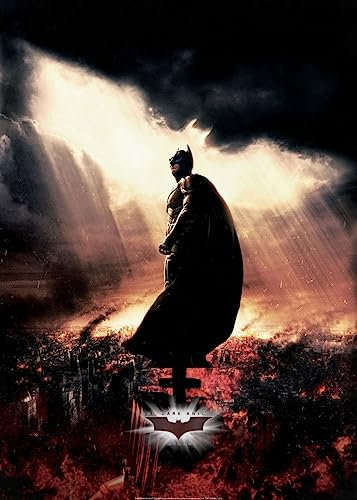 Displate - Poster aus Metall - Einfache Montage ohne Bohren - DC Comics - The Dark Knight Rises - Dark Knight in Gotham - Größe M - 32x45cm Matt