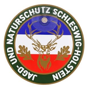 JAGD & NATURSCHUTZ SCHLESWIG-HOLSTEIN Premium Jagdschild mit Hirschmotiv und Eichenlaub – Rundes Bundesland-Autoschild in Landesfarben mit starkem Saugnapf, Aluverbund, wetterfest, Ø 13 cm