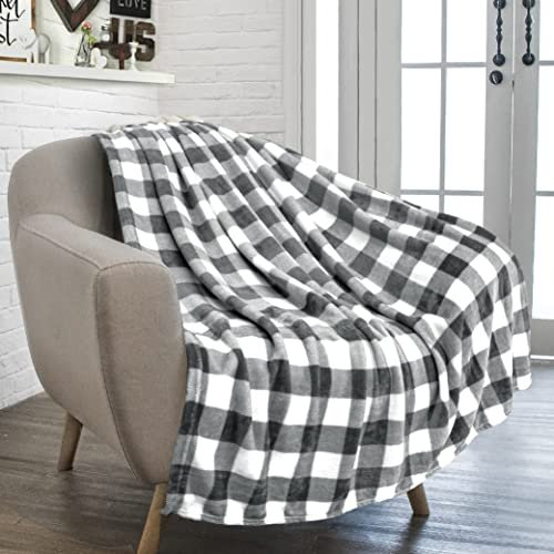 PAVILIA Hellgrauer Büffel-Karo-Überwurfdecke für Couch, weich karierte Flanell-Fleecedecke für Sofa, grau-weißes Karo, dekorativer Couch-Überwurf, warm, gemütlich, für alle Jahreszeiten, Herbstdecke,