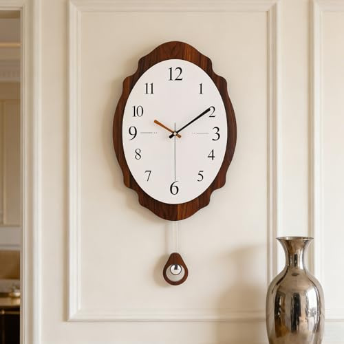 Coslife Große Wanduhr mit orangefarbenen & schwarzen Zeigern, Pendel - Einzigartiges Holz - Slice Design für Vintage Home Decor- Pendel Design für Modern Home Decor