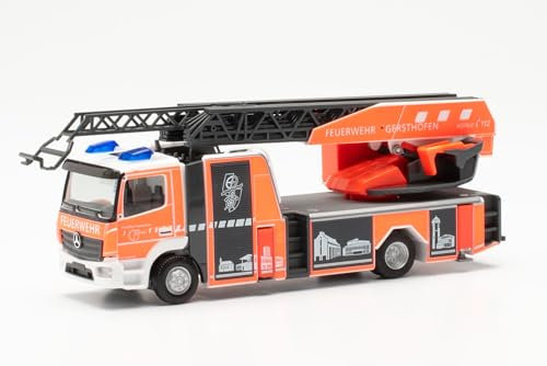 herpa Modellauto Mercedes-Benz Atego Drehleiter mit Gerätekasten Feuerwehr Gersthofen, Miniatur im Maßstab 1:87, Sammlerstück, Made in Germany, Modell aus Kunststoff