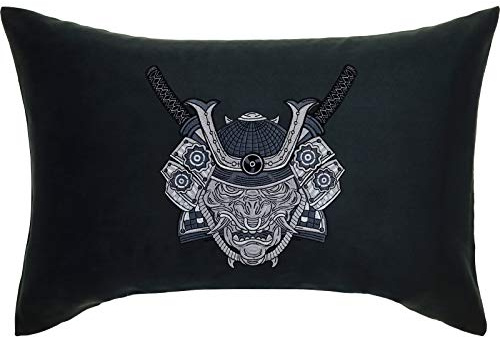 EXPRESS-STICKEREI Samurai Warrior Premium Kissen 40x60cm | Japanischer Schwert-Kämpfer Dekokissen mit Füllung Kampfsport Geschenk Zierkissen Schwertkampf Martial Arts Sofakissen | schwarz