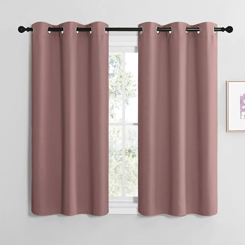 NICETOWN Thermovorhang Kurze Gardinen mit Ösen Verdunkelungsvorhang | Altrosa, H137 x B107 cm, 2er Set, Scheibengardinen Küche, Küchengardinen modern, Gardinen für Kleine Fenster, Thermovorhang