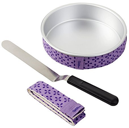 Wilton 2109-8441 - Moule de 20,3 cm - Bandes de cuisson homogènes - Couteau à palette coudé de 33 cm - Ensemble pour débutants - Gâteaux superposés