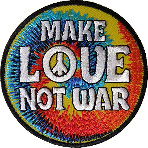 Abzeichen zum Aufbügeln oder Aufnähen mit der Aufschrift „Make Love Not Warl“ und dem Friedenszeichen bestickt