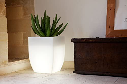 Kloris Macetero Luminoso Modelo Sentino 30 Liso Polietileno Col. Neutro con portalámparas E27 y Cable eléctrico. Dimensiones externas: 29 x 29 cm. Altura 43,5 cm. Profundidad del Compartimento: 19 cm
