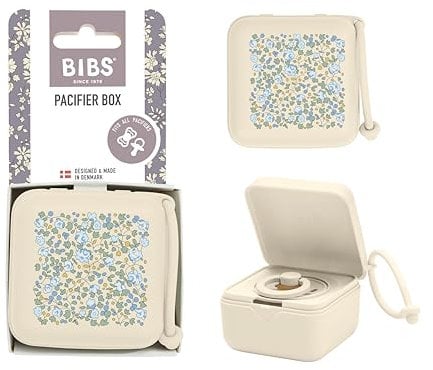 BIBS Liberty Schnulleretui mit Schlaufe, zum Aufbewahren und Transportieren von Nuckeln, bietet Platz für drei Beruhigungssauger, 100% BPA-freies Material. Hergestellt in Dänemark