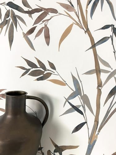 NEWROOM Tapete Braun Vliestapete Dschungel - Mustertapete Modern Grau Weiß Bambus Blätter Dschungeltapete Tropisch Bambusblätter Regenwald inkl. Tapezier-Ratgeber