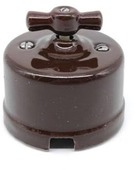 Conmutador de superficie de porcelana marrón, fácil instalación, ideal para controlar la iluminación en hogares y oficinas.