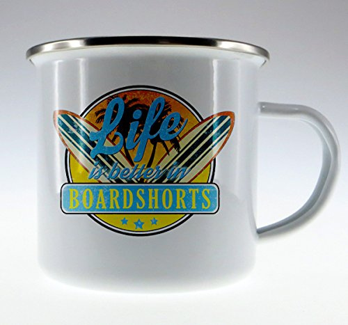 Guten-Morgen-Becher Emaille Becher Life is better in Boardshorts Tasse surf surfen strand urlaub