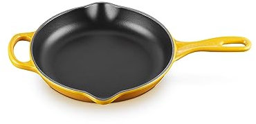 Le Creuset Signature Gusseisen Brat- und Servierpfanne, Rund, Ø 23 cm, Für alle Herdarten inkl. Induktion geeignet, 1,93 kg, Nectar, 20182236720422