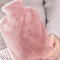 ASSUGO wärmflasche groß 2L, wärmflasche mit bezug flauschig, hot water bottle geschenke für frauen, weihnachtsgeschenke wärmflasche lange warm für Erwachsene und Kinder (Pink)
