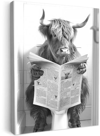 MuchoWow© Leinwand Bilder 60x80 cm Wanddeko Badezimmer WC Aesthetic Room Decor Deko Zimmer Wandbilder Modern Bild auf Leinwand Highlander - Kuh - Toilette - Zeitung - Schwarz und weiß