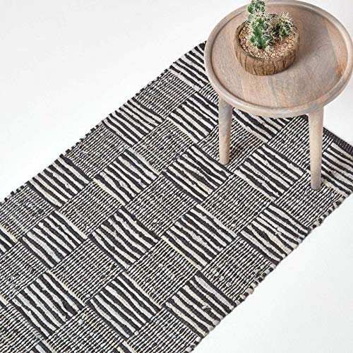 Homescapes Teppichläufer aus 100% recyceltem Leder mit quadratischem Muster, 66 x 200 cm, schwarz-weiß