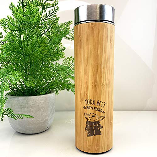 eBuyGB Personalised Bamboo Travel Flask, Baby Yoda Travel Mug, 500ml Star Wars Themed Coffee Mug Cup, Funny Gifts for Partner (Yoda Best Boyfriend)