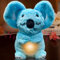 Schlummer Koala Kuscheltier mit Rhythmischen Atembewegung, Musik und Warmes Licht, Atmender Koala Plüschtier, Baby Einschlafhilfe Neugeborenen Geschenk (Blau)