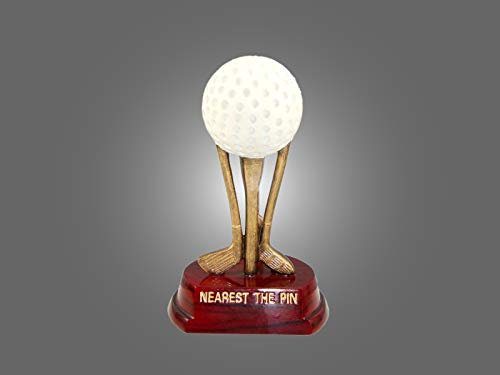 Henecka ⛳️ Golf-Pokal, Resin-Figur Golfball & Schläger -Nearest The Pin-, Golf Trophäe, weiß-altgold & Sockel DKL.rot, mit Wunschgravur