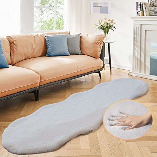 ORINOVA Teppich Schlafzimmer Flauschig Grau Fellteppich 60x180 cm Kunstfell Teppich Weich Wohnzimmer Waschbar Fellform