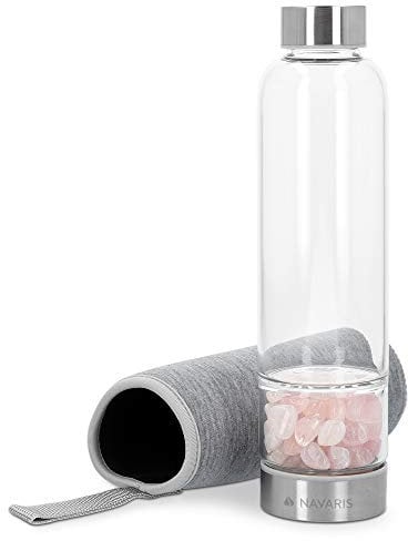 Navaris Wasserflasche mit Mineralstein und Neoprenhülle 420ml - Edelsteine Trinkflasche mit Hülle - Kristall Flasche Glasflasche Wasser