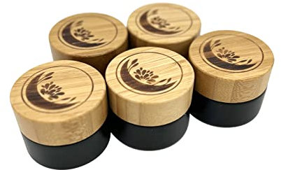Wachsmann | Hochwertige Glastiegel mit Bambusdeckel | schwarz | Für nachhaltige DIY-Naturkosmetik | Mit Geschenkverpackung | Reise Behälter für Salben & Lotionen | 20 ml Graviert, 5 Stück