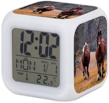 Fabulous Wecker Würfel beleuchtet Weiß – Ponys im Galop Pferde Natur Haustiere – 7,8 x 7,8 x 7,8 cm – Retro Beleuchtung Mehrfarbig LED
